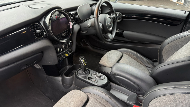 MINI Hatchback 135kW Cooper S Level 2 33kWh 3dr Auto Electric Hatchback